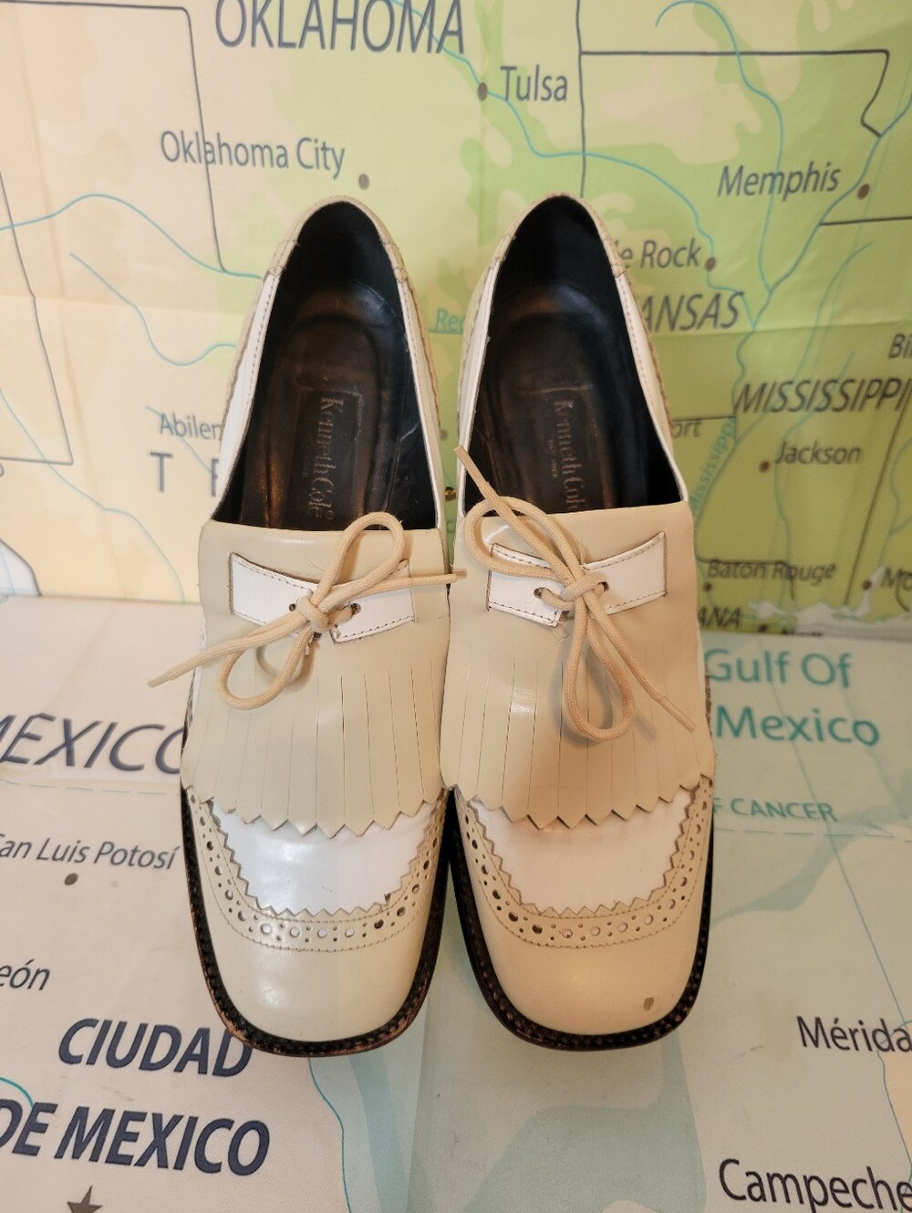 Vintage Kenneth Cole Cream and White Kiltie Loafers